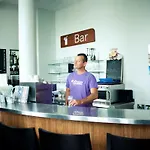 Hostel De *